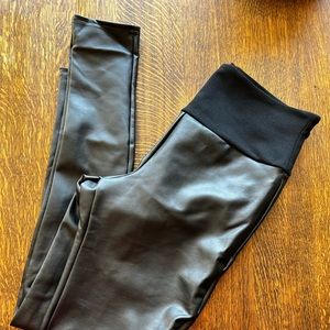 ASSETS by Spanx all over faux leather leggings black size Medium